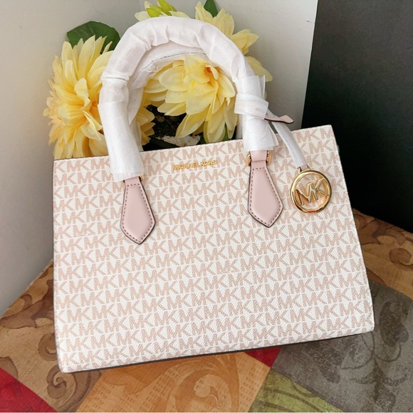 MICHAEL KORS SHEILA MEDIUM CENTER ZIP SATCHEL NWT - Picture 1 of 6